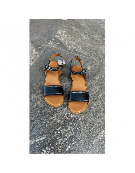Sandals With Contrast Stitching 3
