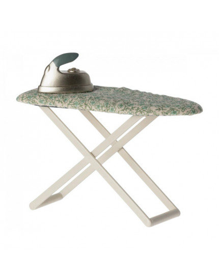 Iron and ironing board 3Y+