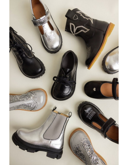 Classic lace-up shoe w. brogue pattern Black 4