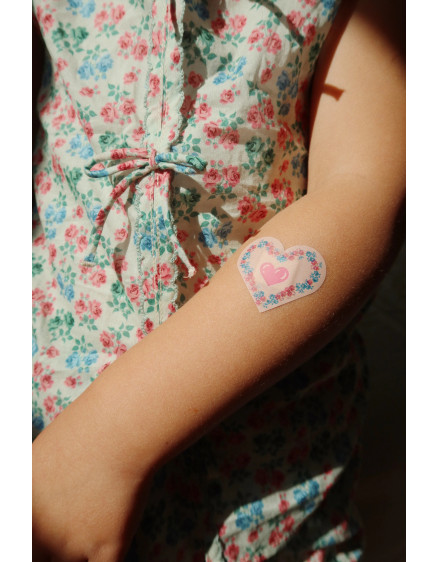 Kiss And Comfort Rose Bandages  2