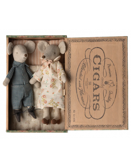 Grandma & Grandpa Mice in Cigarbox One Size