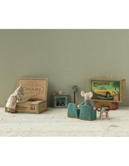 Grandma & Grandpa Mice in Cigarbox 5