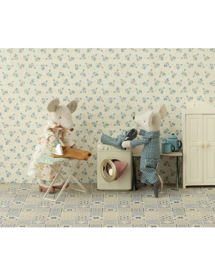 Grandma & Grandpa Mice in Cigarbox 4
