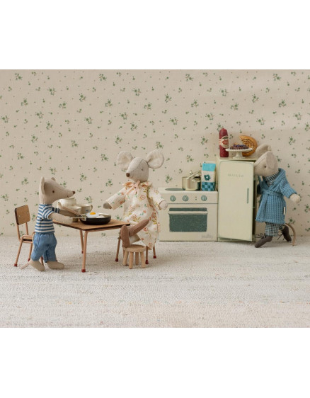 Grandma & Grandpa Mice in Cigarbox 3