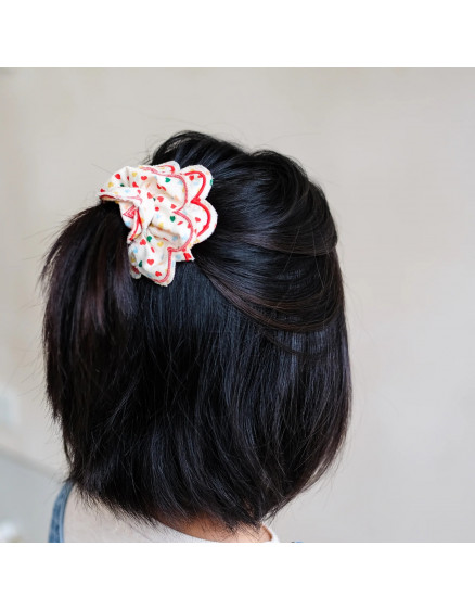 Heart Scalloped Scrunchie Cream 4