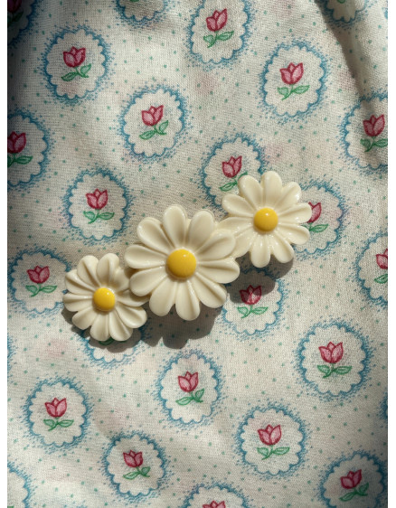 Daisy Big Hair Clip Antique White 2